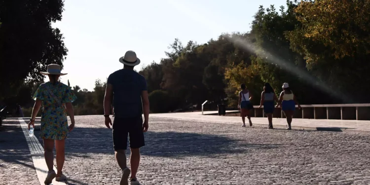 Καιρός: Ξεπερνάει τους 30 βαθμούς το θερμόμετρο από Δευτέρα – Ο χάρτης με τις «ανώμαλες» θερμοκρασίες και η ανάρτηση του Θ. Κολυδά