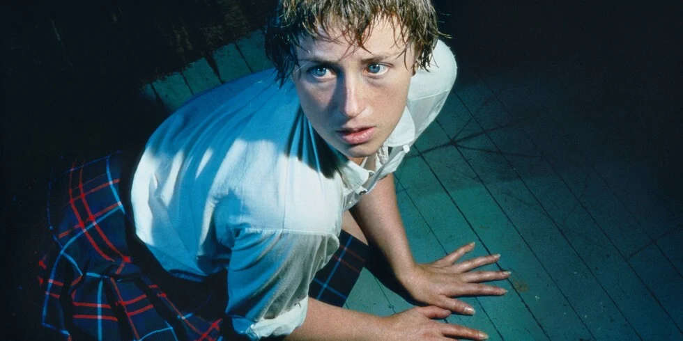 Cindy Sherman Untitled #92 1981 Χρωμογενική εκτυπώση 61 x 121,9 εκ. © Cindy Sherman Με την ευγενική παραχώρηση της καλλιτέχνιδος και της Hauser & Wirth