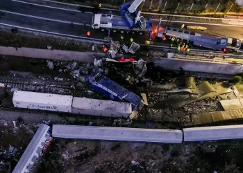 Τέμπη: Μνημείο του δήμου Αθηναίων για τα θύματα της τραγωδίας