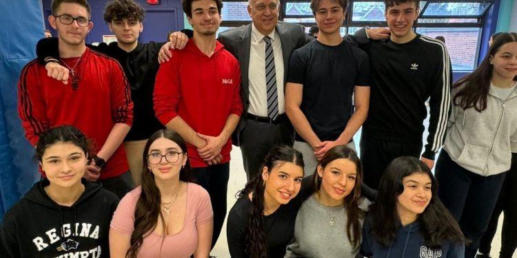 Θεοδωρικάκος από το  Μόντρεαλ: Απίστευτη η αγάπη των Ελληνόπουλων για την Ελλάδα