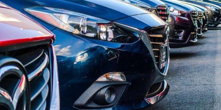 Λίφτινγκ στα τέλη κυκλοφορίας με αυξήσεις και κλιμακωτά πρόστιμα – Ποιοι τη γλιτώνουν – Στο τραπέζι νέα απόσυρση