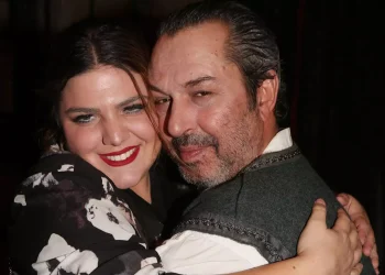 Δανάη Μπάρκα – Χρήστος Χατζηπαναγιώτης: «Το χέρι μου φτιάχτηκε για να κρατάει το δικό σου»