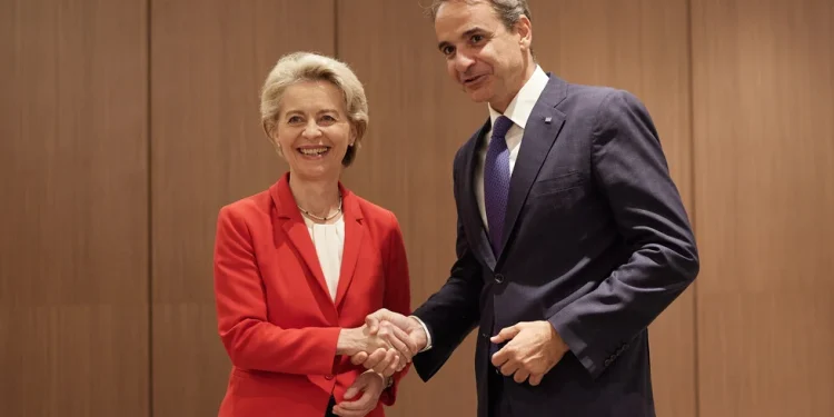 Διθύραμβοι φον ντερ Λάιεν στον Κυριάκο Μητσοτάκη: Επανέφερε την Ελλάδα στον δρόμο της επιτυχίας