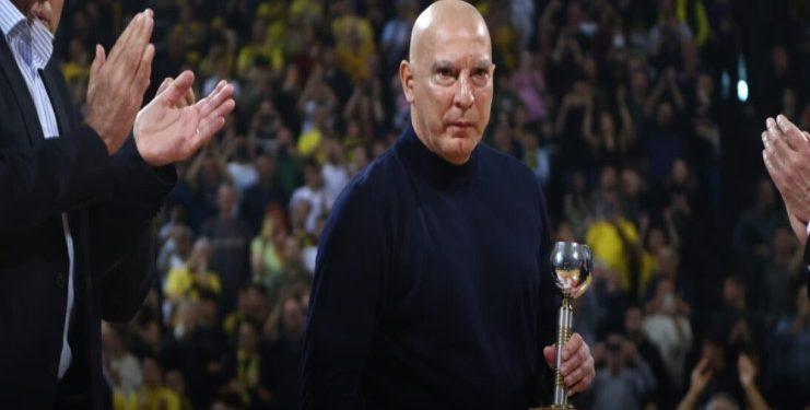 Ο Ο Νίκος Γκάλης τιμήθηκε στο Γενικό Προξενείο στο Σικάγο για την προσφορά του στον ελληνικό αθλητισμό τιμήθηκε στο Γενικό Προξενείο στο Σικάγο για την προσφορά του στον ελληνικό αθλητισμό