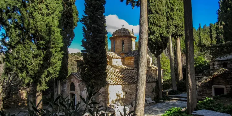 Μονή Καισαριανής: Βόλτα στο πιο μακρύ βουνό της Αττικής