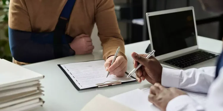 Στη Βουλή η ρύθμιση για ασφαλιστική ικανότητα για επαγγελματίες με χρέος έως 100 ευρώ