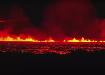 Ισλανδία: Νέα έκρηξη για το ηφαίστειο Ρέικιανες – Εντυπωσιακές εικόνες