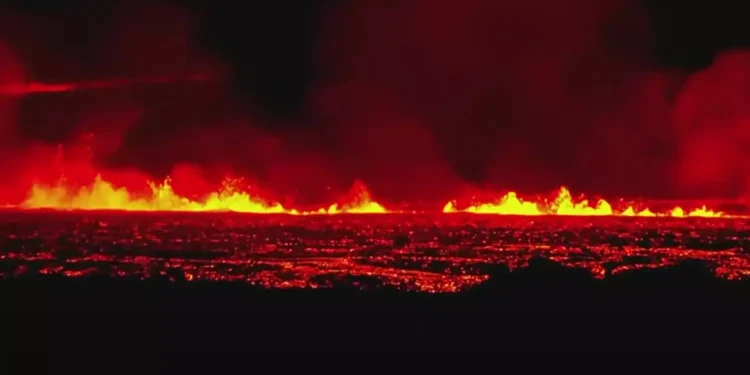Ισλανδία: Νέα έκρηξη για το ηφαίστειο Ρέικιανες – Εντυπωσιακές εικόνες