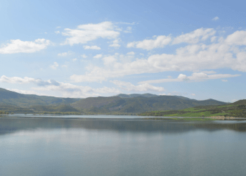 Κατά των πλωτών φωβολταϊκών στη λίμνη Πολυφύτου τρεις Δήμαρχοι