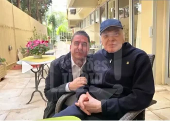 Γιώργος Μαρίνος: Η πρώτη φωτογραφία του σπουδαίου showman μετά από δεκαετίες