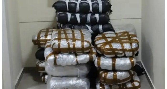 Πως έπιασαν τους αστυνομικούς που μετέφεραν με το υπηρεσιακό όχημα 102 κιλά κάνναβη!