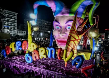 Πατρινό καρναβάλι 2024: Η ποδαράτη παρέλαση με εικόνες φαντασμαγορικές