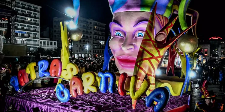 Πατρινό καρναβάλι 2024: Η ποδαράτη παρέλαση με εικόνες φαντασμαγορικές