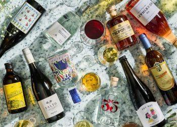 Σαρακοστή: Τι πίνουμε με τα λαδερά και τα όσπρια και τι με τα θαλασσινά;