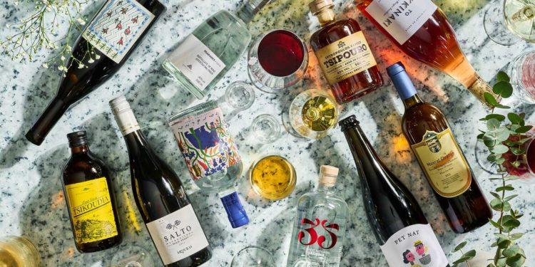 Σαρακοστή: Τι πίνουμε με τα λαδερά και τα όσπρια και τι με τα θαλασσινά;