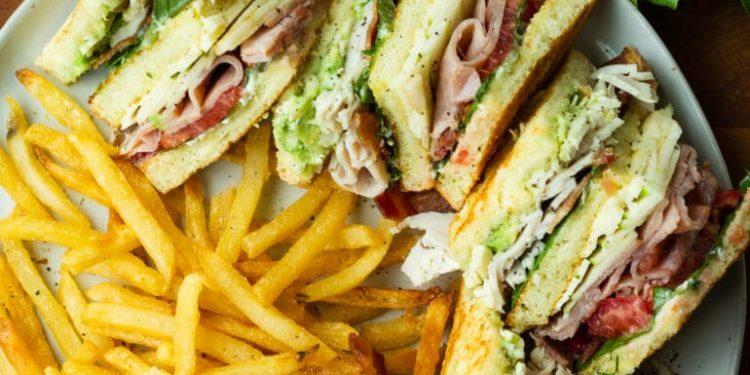 Club Sandwich: Ιστορία, Συνταγή και Παραλλαγές
