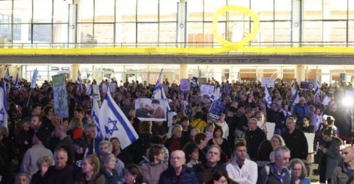 Χιλιάδες διαδηλώνουν εναντίον της κυβέρνησης του Ισραήλ