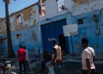 Κατάσταση εκτάκτου ανάγκης στην Αϊτή, έπειτα από αιματηρά επεισόδια στην πρωτεύουσα και μαζική απόδραση κρατουμένων