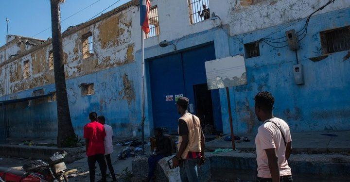 Κατάσταση εκτάκτου ανάγκης στην Αϊτή, έπειτα από αιματηρά επεισόδια στην πρωτεύουσα και μαζική απόδραση κρατουμένων