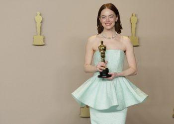 Στην Έμα Στόουν το βραβείο Α` Γυναικείου Ρόλου – Καλύτερη ταινία το Oppenheimer που σάρωσε με 7 Όσκαρ