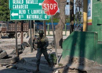Η πρωτεύουσα της Αϊτής σε «κατάσταση πολιορκίας» – Εσπευσμένη απομάκρυνση ευρωπαίων και αμερικανών διπλωματών