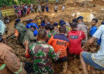 26 νεκροί από τις πλημμύρες στο μεγάλο νησί της Σουμάτρας στην Ινδονησία