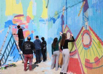 Καλλιτέχνες του ARTHUB Athens και μαθητές φιλοτέχνησαν τοιχογραφία 450 τμ στο Γυμνάσιο της Αστυπάλαιας
