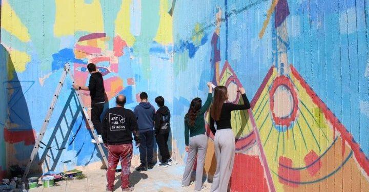 Καλλιτέχνες του ARTHUB Athens και μαθητές φιλοτέχνησαν τοιχογραφία 450 τμ στο Γυμνάσιο της Αστυπάλαιας
