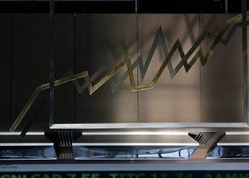 Χωρίς απώλειες τα ελληνικά ομόλογα μετά τη Moodys