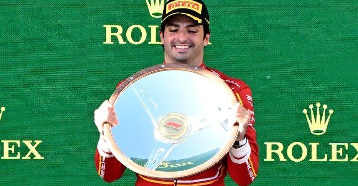 Ο Σάϊνθ «σταμάτησε» τον Φερστάπεν στην Μελβούρνη, εγκατέλειψε ο Ολλανδός