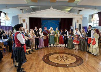 Στην Κοινότητα του Αγίου Δημητρίου Αστόριας πραγματοποιήθηκε η εκδήλωση για την 76η επέτειο της ενσωμάτωσης της Δωδεκανήσου στην Ελλάδα, ενώ τελέστηκε Θεία Λειτουργία υπό τον π. Γεδεών Βαρύτιμο και τον π. Ανδρέα Βυθούλκα. ΦΩΤΟΓΡΑΦΙΕΣ: «ΕΘΝΙΚΟΣ ΚΗΡΥΞ»/ΕΛΕΝΗ ΣΑΚΕΛΛΗ