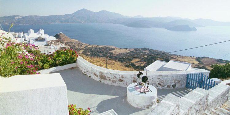 «National Geographic»: Μήλος και Τήνος ανάμεσα στα καλύτερα ελληνικά νησιά για διακοπές το καλοκαίρι