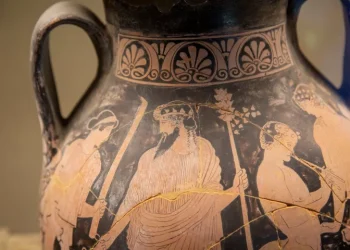 Οίκος Christie’s: Απέσυρε από δημοπρασία αρχαία ελληνικά αγγεία που συνδέονται με κύκλωμα αρχαιοκαπηλίας