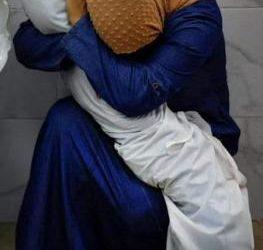 “Η Πιετά της Γάζας” Παλαιστίνια κρατά το σώμα της νεκρής ανιψιάς της