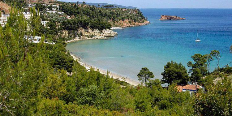 Geo.fr: Ανδρος και Αλόννησος στα 15 μέρη της Ευρώπης με τις ομορφότερες παραλίες