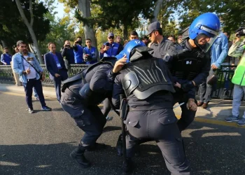 Αζερμπαϊτζάν: Πογκρόμ συλλήψεων δημοσιογράφων που ερευνούν τη διαφθορά σε πολιτικές ελίτ
