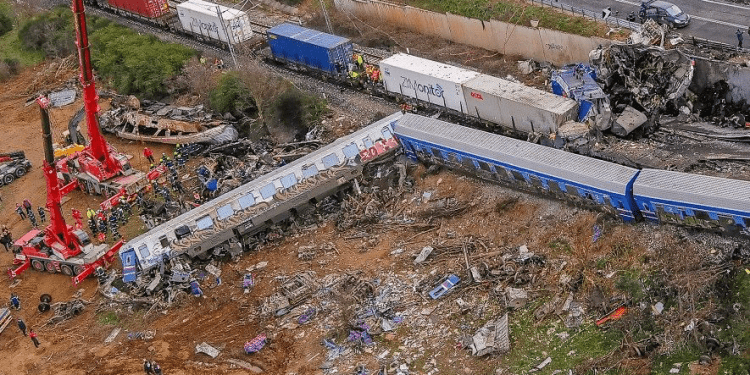 Τέμπη: Αιφνιδιαστική έφοδος της Αστυνομίας στον ΟΣΕ