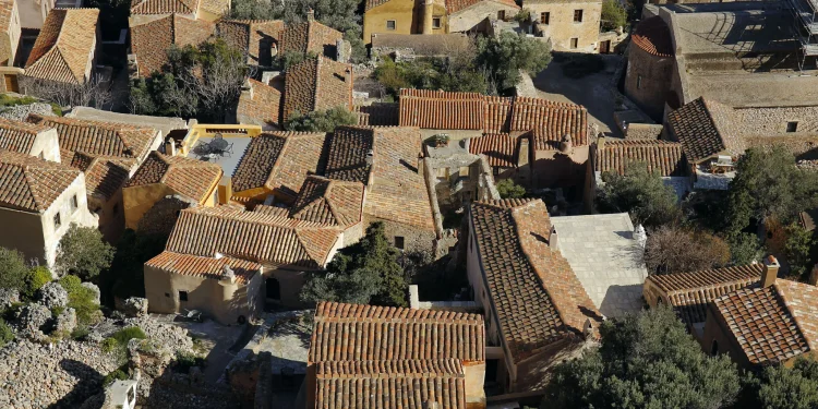 Πάσχα στη Μονεμβασιά: Κατάνυξη, θάλασσα και γεύσεις στην καρδιά της άνοιξης