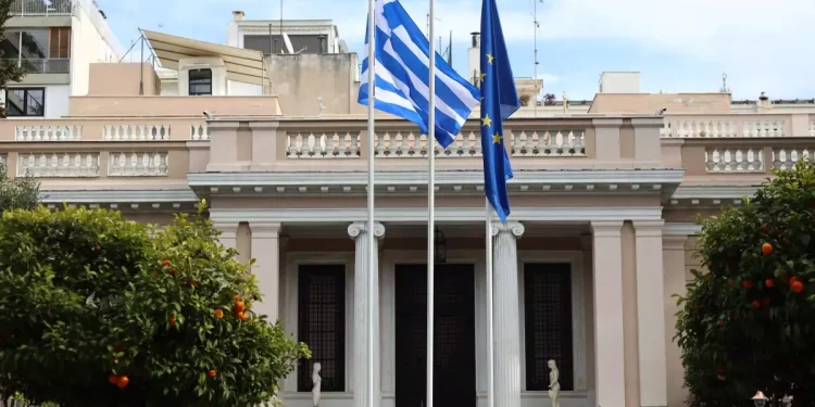 Επίθεση Ιράν σε Ισραήλ: Τι φοβάται η Αθήνα αν ανοίξουν οι πύλες της κόλασης στη Μέση Ανατολή – Οι επιπτώσεις για την Ελλάδα