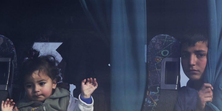 Μαζική «εισβολή» μεταναστών που φτάνουν στην Κύπρο με σαπιοκάραβα