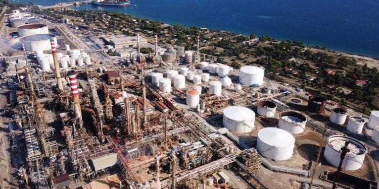 Motor Oil: Στήριξη 20.000 ευρώ σε εργαζόμενους που θα αποκτήσουν 3ο παιδί