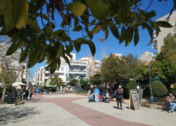 Δήμος καταργεί τροφεία σε παιδικούς σταθμούς, αυξάνει τέλη σε επιχειρήσεις & airbnb