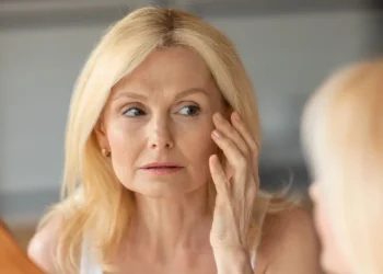 Γιατί γερνάμε; Τα αίτια και η ελπίδα για επιβράδυνση των συμπτωμάτων της γήρανσης