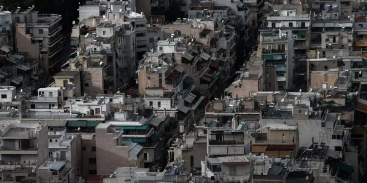 Τι κάνει τα ακίνητα (κατοικίες) ακριβότερα, επιτόκια ή πληθωρισμός σε γη και οικοδομικά υλικά; Και για πόσο καιρό ακόμα