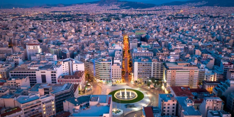 Airbnb: Ξεκινούν με… «ψιλά γράμματα» τα νέα μέτρα