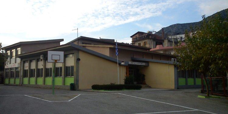 Φωτιά στο ΕΠΑΛ Άμφισσας – Στο νοσοκομείο εννέα μαθητές και μία καθηγήτρια