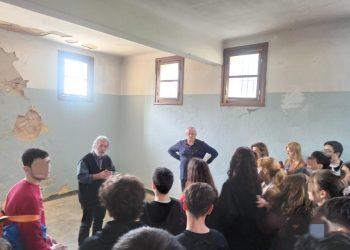 Δήμος Χαϊδαρίου: Ξενάγηση μαθητών Γυμνασίου στο Μπλοκ 15