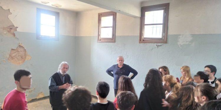 Δήμος Χαϊδαρίου: Ξενάγηση μαθητών Γυμνασίου στο Μπλοκ 15