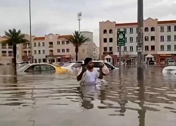 Ντουμπάι: Τι λένε οι μετεωρολόγοι για τα αίτια της «κακοκαιρίας του αιώνα» και τη θεωρία της σποράς των νεφών
