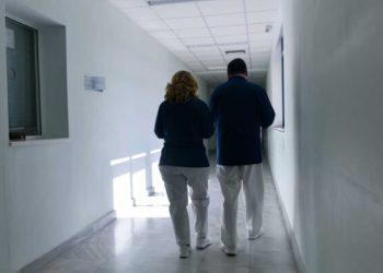 Έρευνα ΠΟΕΔΗΝ: Οι «τραγικές ελλείψεις» σε Νοσοκομεία και Κέντρα Υγείας 13 νησιών ενόψει τουριστικής σεζόν